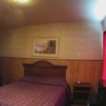 Colonial Motel Marshalltown Bagian luar foto