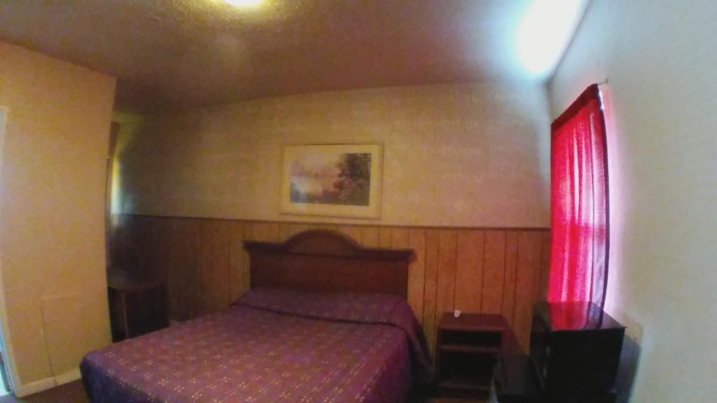 Colonial Motel Marshalltown Bagian luar foto
