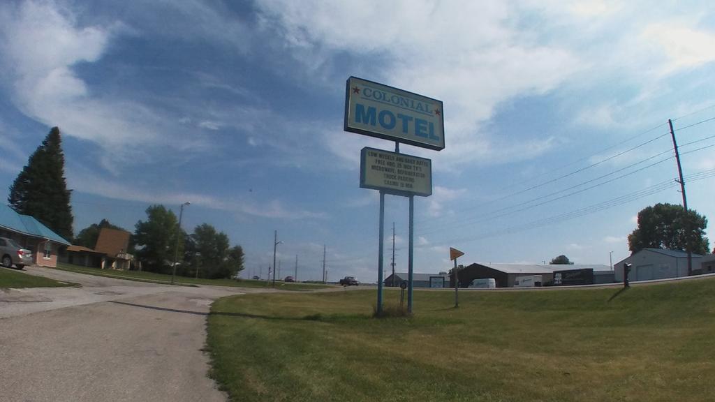Colonial Motel Marshalltown Bagian luar foto